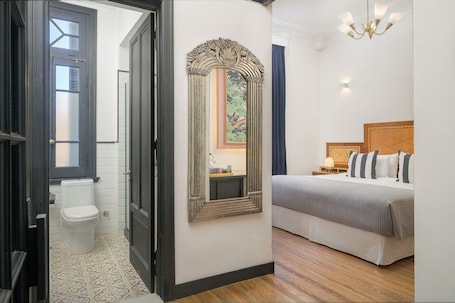 Room 201 | Premium bedding, down comforters, pillowtop beds, minibar