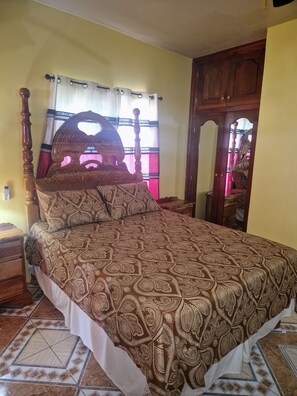 Suite Confort, 1 habitación, no fumadores (2 Queen Beds) | Decoración individual y mobiliario individual