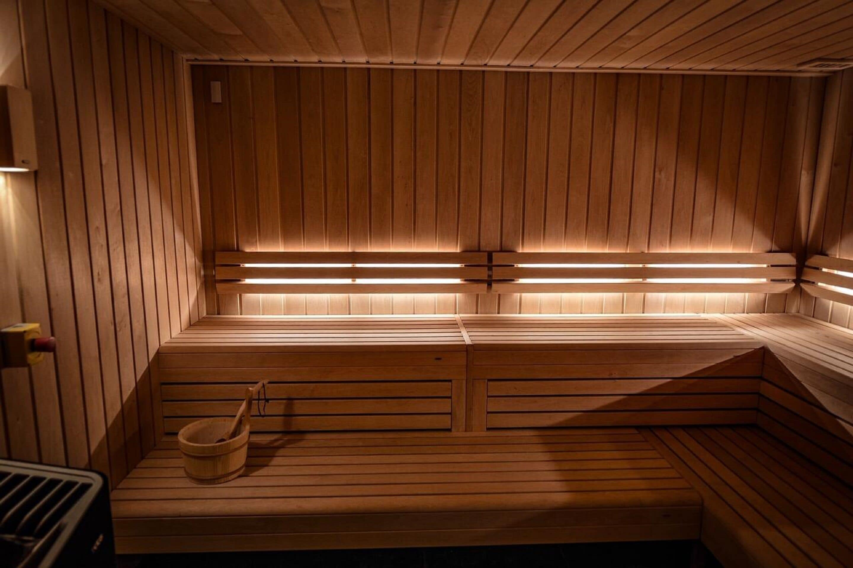 sauna, hot tub