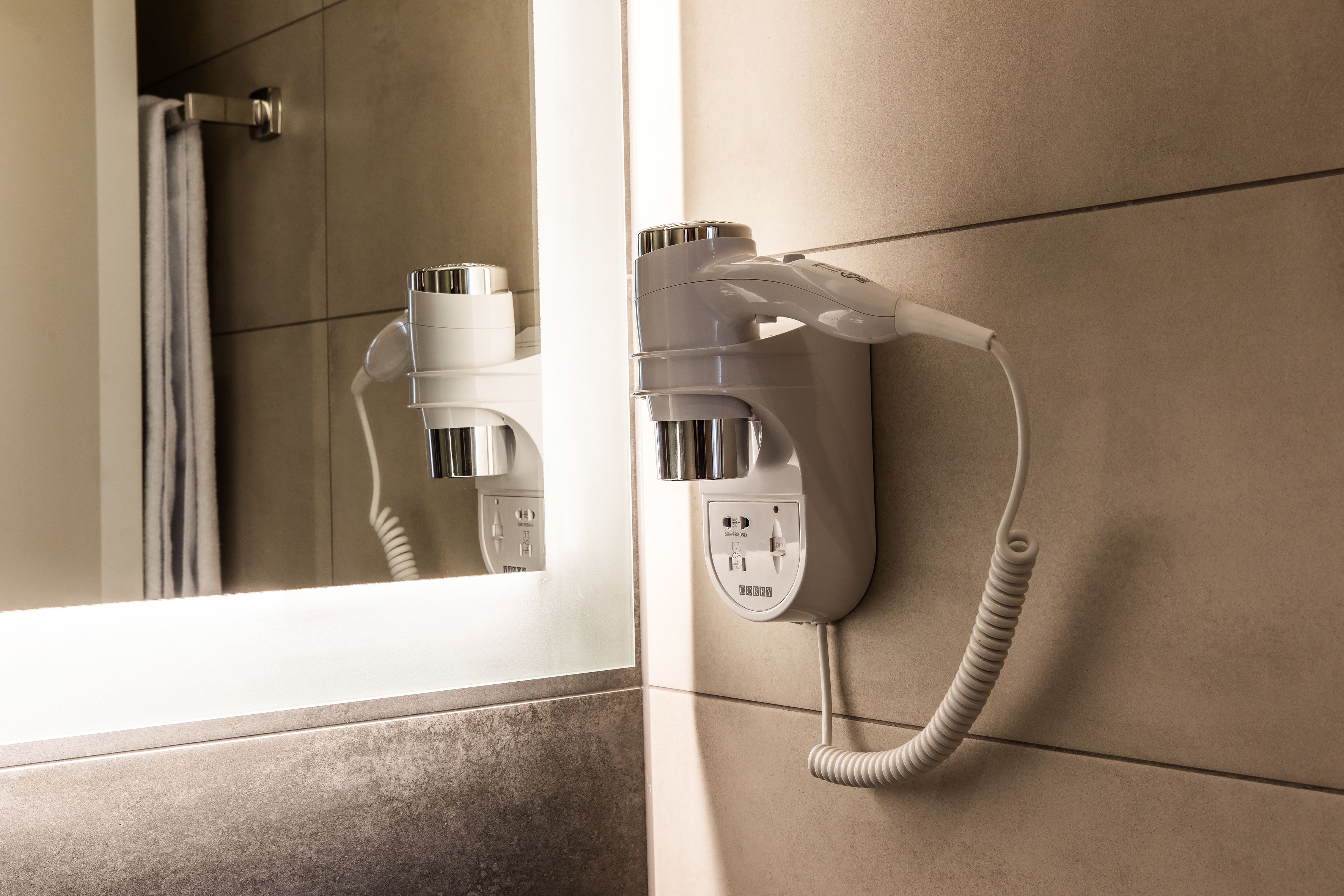 shower, rainfall showerhead, free toiletries, hair dryer