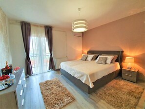 5 soverom, lydisolert, strykejern/-brett og reiseseng for barn