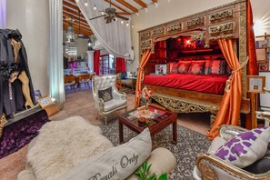 Lobby sitting area - House of Mosaic Boutique Hotel Aruba (Oranjestad)