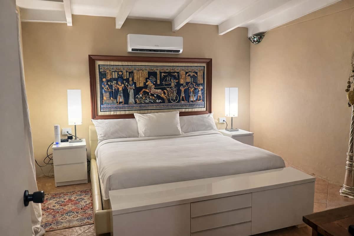 Signature Apartment, Multiple Beds, Non Smoking, Shared Bathroom