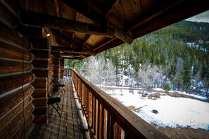 华丽套房, 多张床, 山景 (Lewis and Clark) | 埃及棉床单、高档床上用品、羽绒被、泰普尔床垫