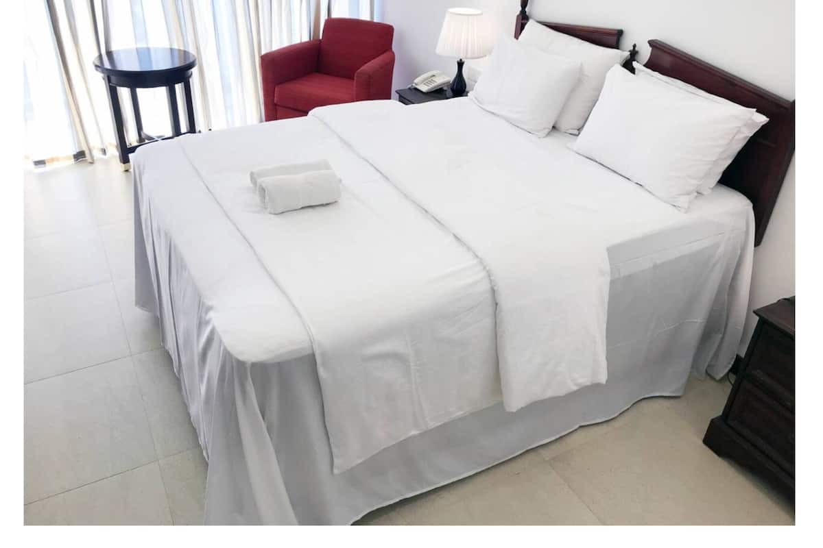 Habitación Deluxe | 1 dormitorio, ropa de cama de alta calidad, edredones de plumas