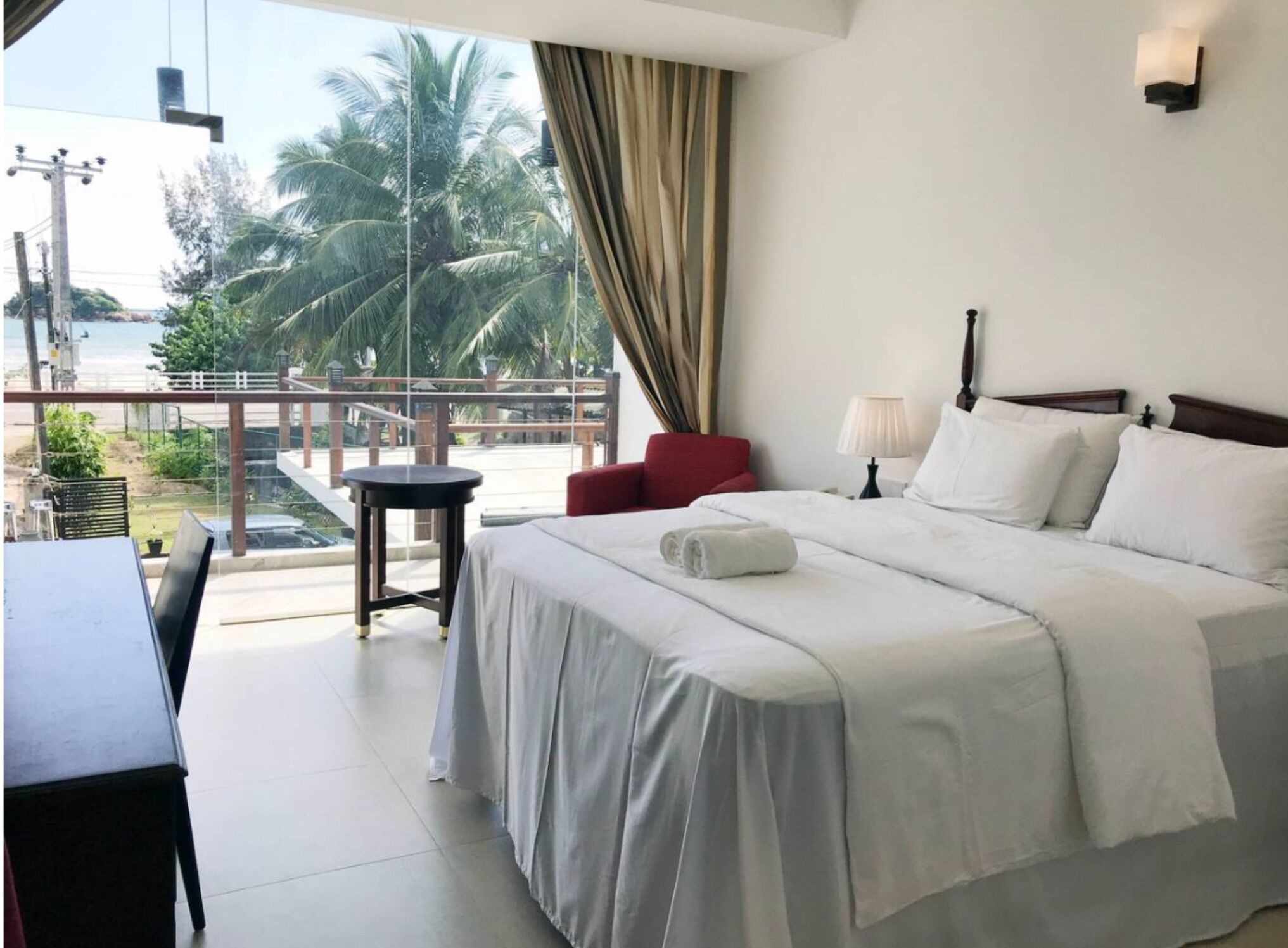 أغطية فراش متميزة وألحفة محشوة بالريش وأسرّة بإسفنج يتكيف مع شكل الجسم