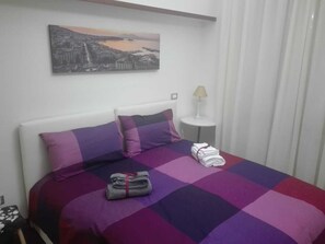 2 chambres, coffres-forts dans les chambres, bureau