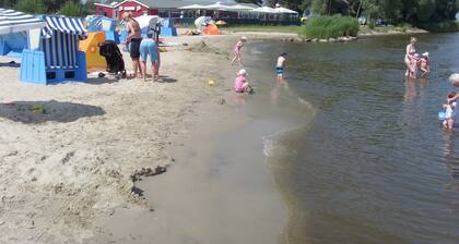 Neuwertiges Ferienhaus in Mönkebude mit Blick über das Stettiner Haff auf Usedom