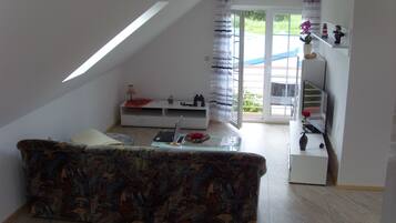 Télévision, jeux vidéo, lecteur de DVD, baby-foot