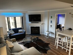 Televisor intel·ligent i llar de foc