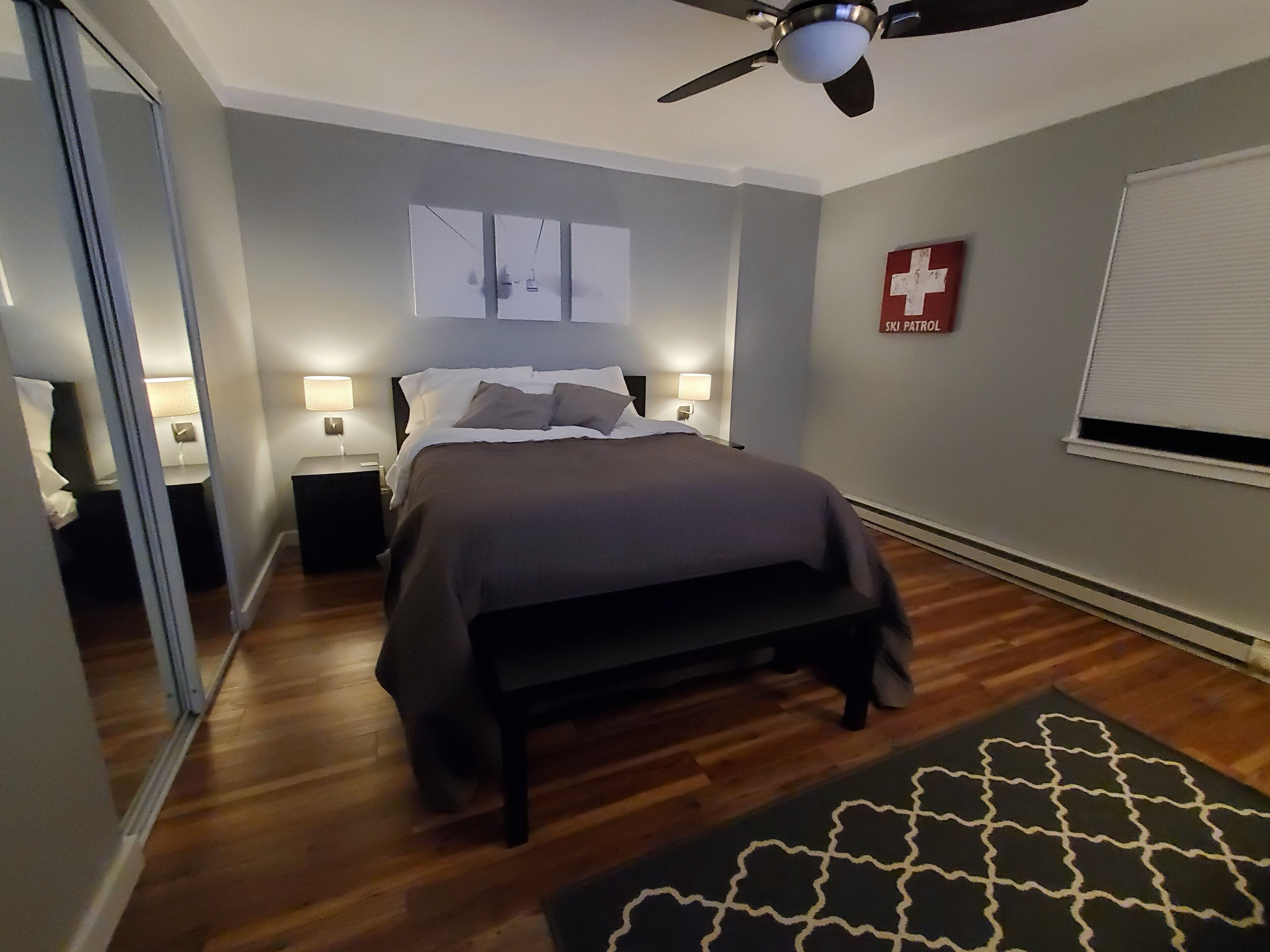 3 slaapkamers, een strijkplank/strijkijzer, gratis wifi, beddengoed