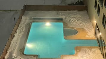 室内游泳池,室外游泳池
