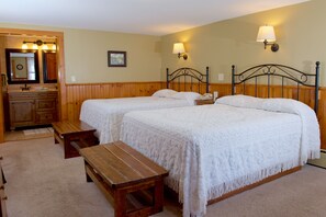 Deluxe Double Room, 2 Queen Beds, Non Smoking, Courtyard View | Desk, free WiFi, bed sheets - Myer Motel (Milford)