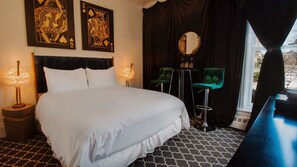 Premium bedding, individually decorated, individually furnished - Merrill House (Prince Edward)