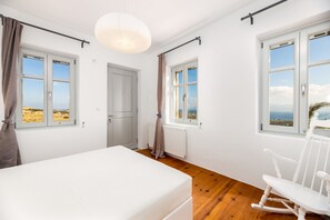 4 bedrooms, iron/ironing board, free WiFi, bed sheets - Luluka Villa - Paros, Sea view (Paros)