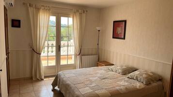 3 chambres, fer et planche à repasser, Wi-Fi gratuit, draps fournis