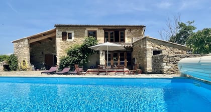 Superbe Mas avec piscine privée à Salazac