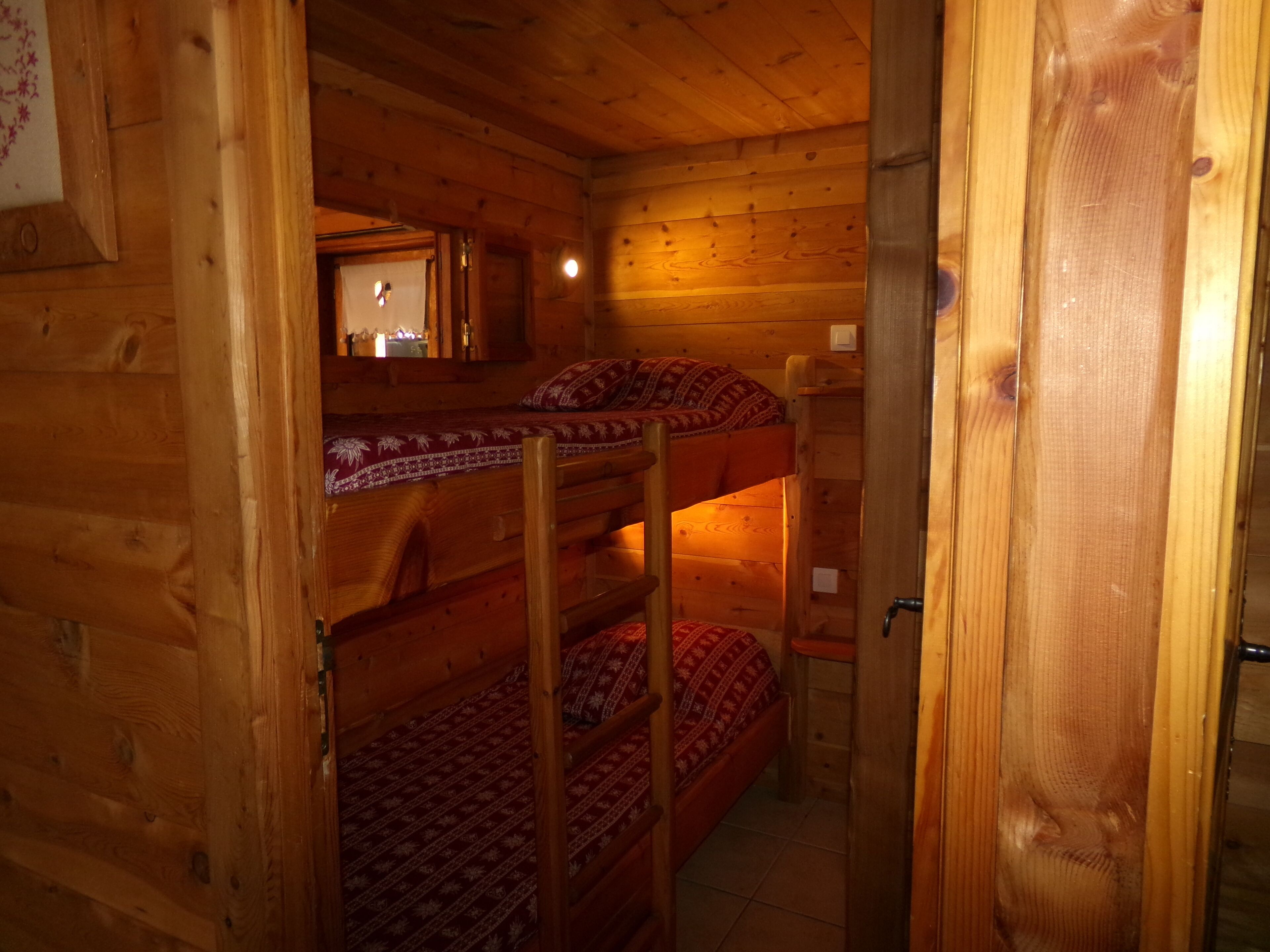 3 chambres, fer et planche à repasser