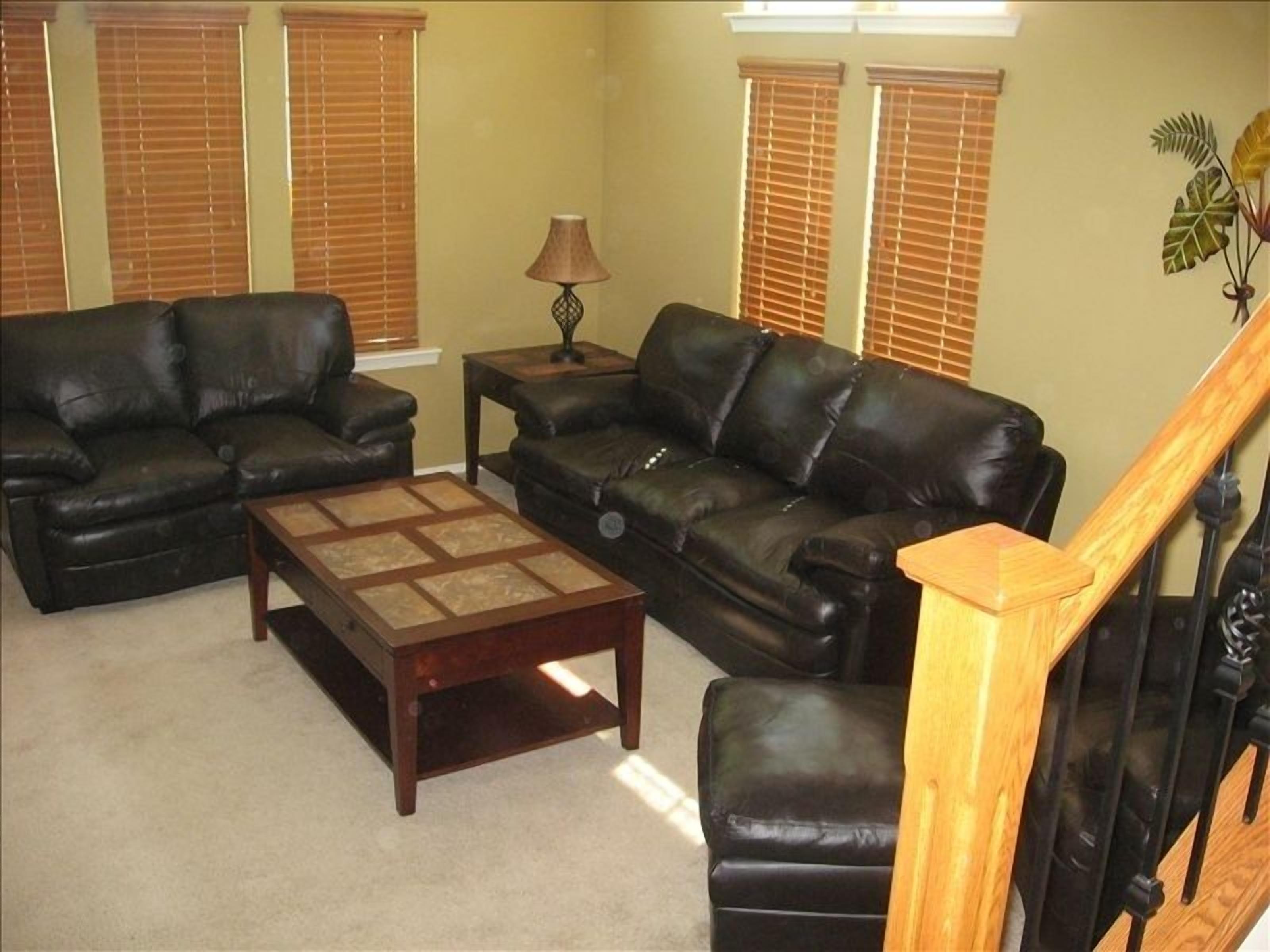 Comfortable, Quiet, Gated Family Home, 2 Pools, 2 TVs/Bluray, Internet, Coal BBQ