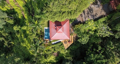 Jungle Retreat in den Bergen mit Pacific und Jungle View