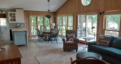 Viehättävä Lake Leelanau Cottage