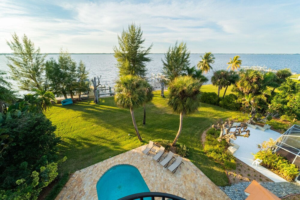 Amazing Waterfront Estate