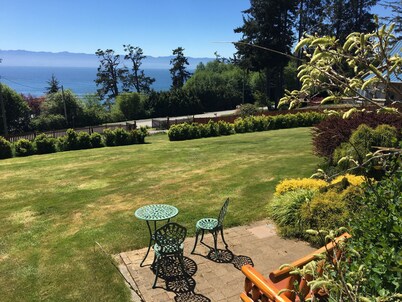 Acre By the Sea Guest Suite - Ocean views and private Adult hottub sauna package