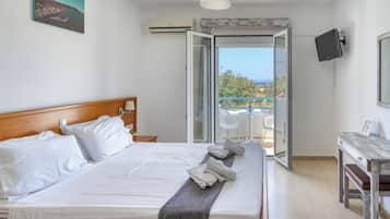 Quarto casal ou duplo básico | Escrivaninha, espaço de trabalho para notebook