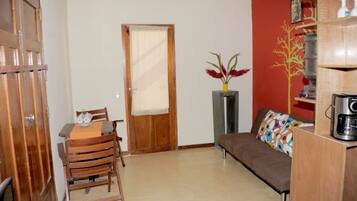 Condo, 1 cama Queen size y sofá cama, para no fumadores, vista a la montaña | Área de sala de estar