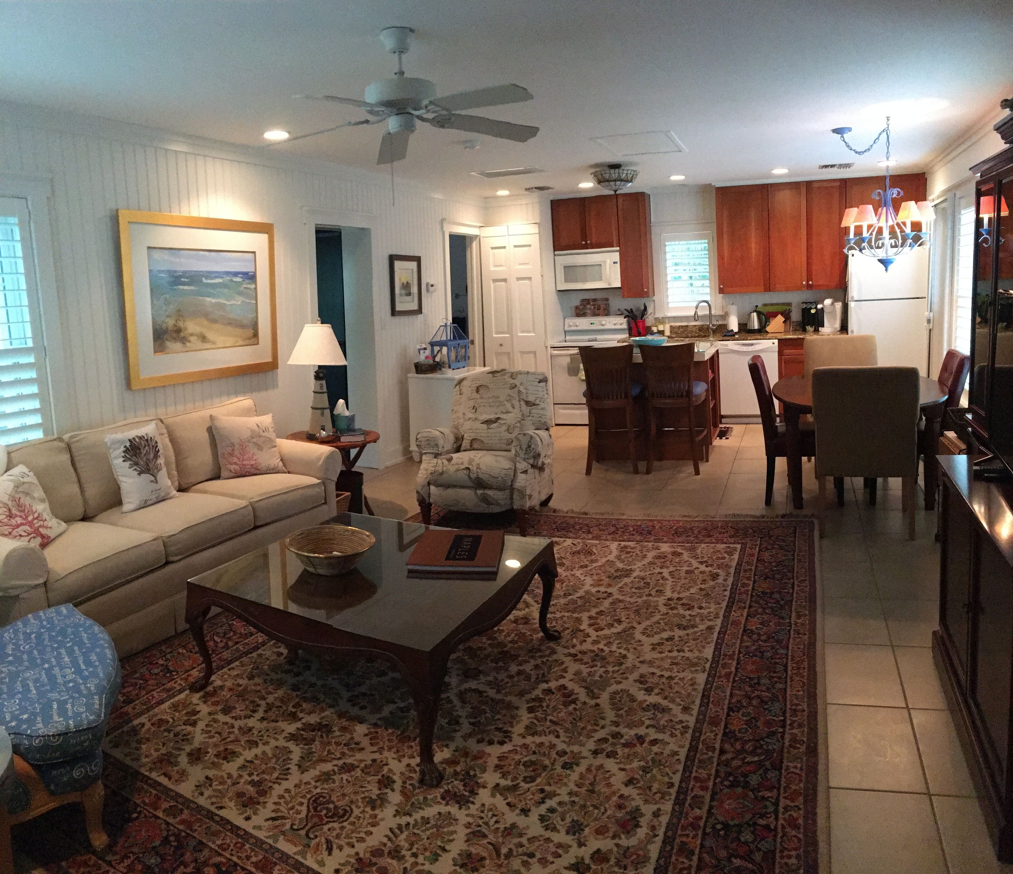 Naples Historic Home - 1 Bedroom Guest House-steps from beach, quiet setting