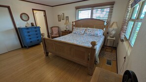 2 bedrooms, desk, iron/ironing board, free WiFi