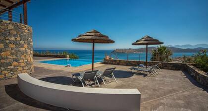 Luxuriöse Villa mit 3 Schlafzimmern 300 m vom Strand entfernt