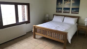 5 bedrooms, desk, iron/ironing board, WiFi