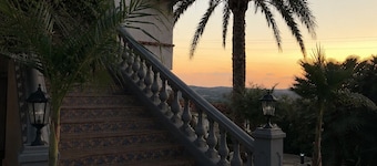 Private 5BR Villa | Heated Pool, Outdoor Bar & Stunning Views