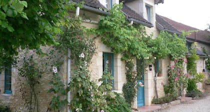 4 chambres 2 sdb 10 pers, avec piscine et grand jardin trÚs joliment décoré