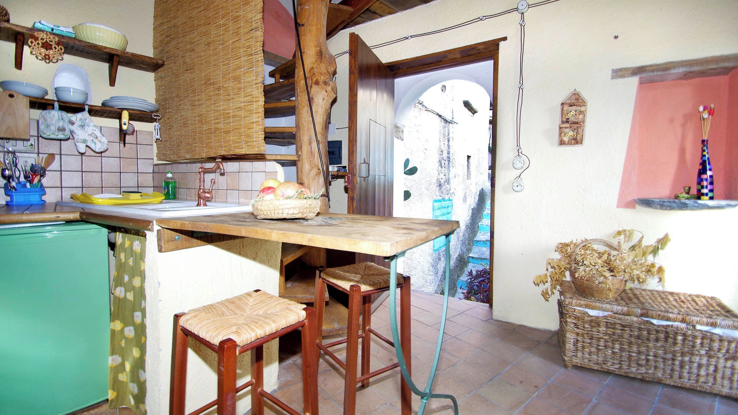 Réfrigérateur, four, plaque de cuisson, cafetière/bouilloire