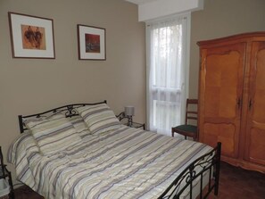 2 chambres, fer et planche à repasser, Wi-Fi gratuit, draps fournis