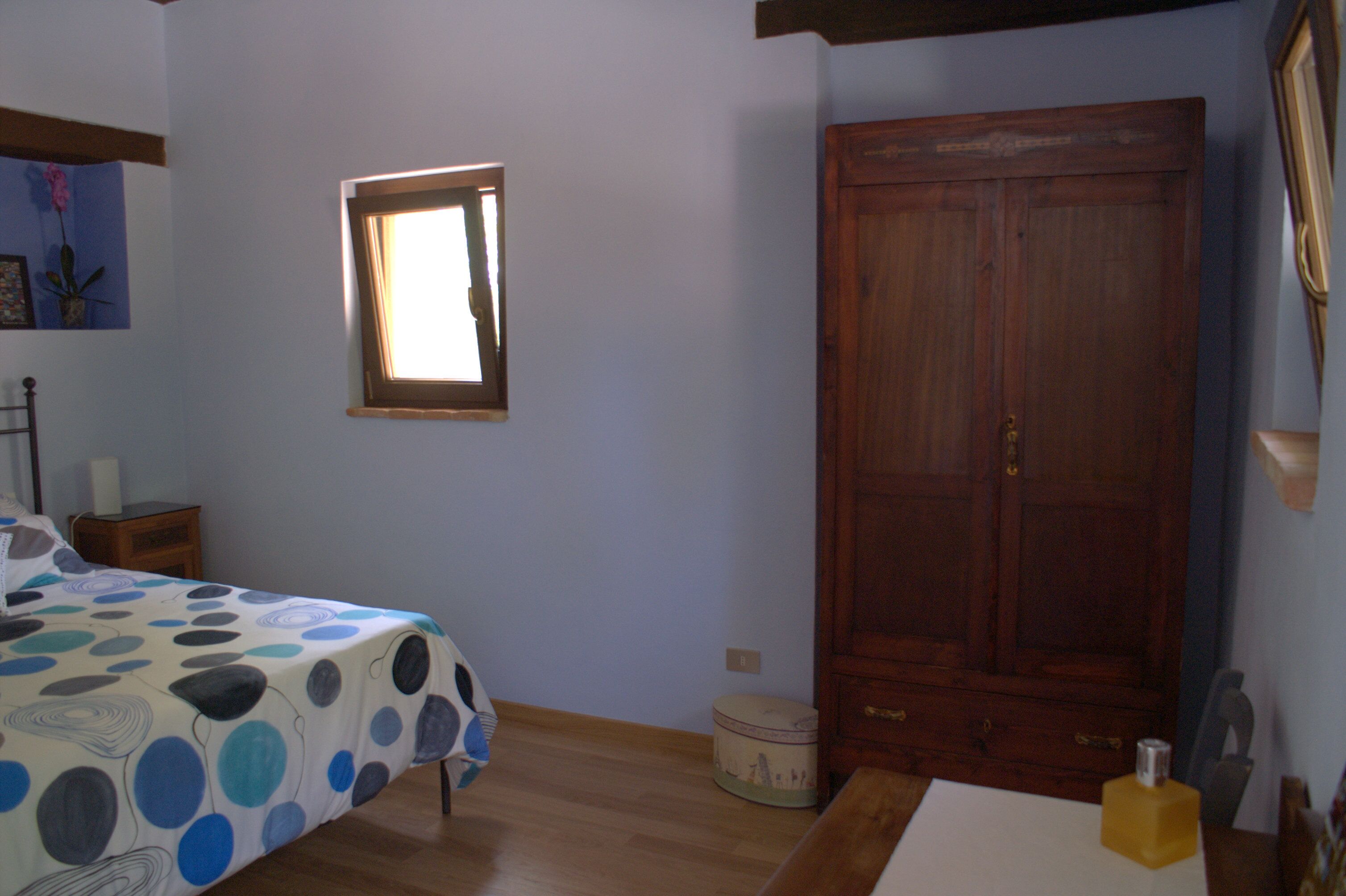 COUNTRY FARMHOUSE WITH POOL, IN MARCHE REGION