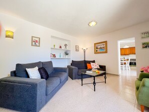 Een televisie en een dvd-speler