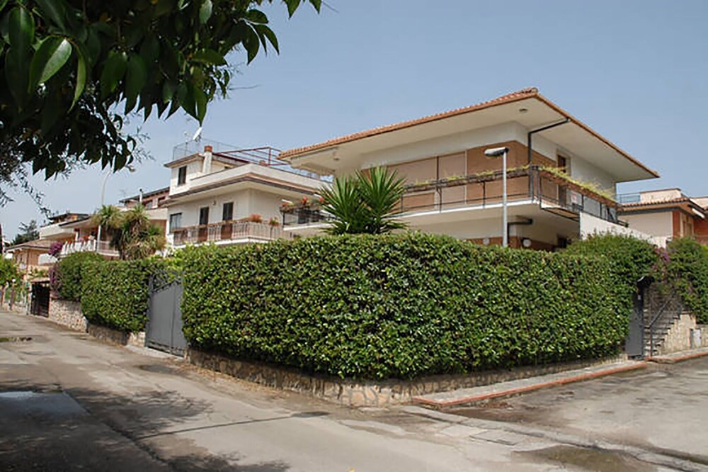 Apartment 5P EC in the house Fiorita with outside seating 10min walk to the sea