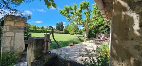 Charming cottage in the countryside between St Rémy de Provence and Avignon