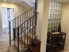 6 slaapkamers, een strijkplank/strijkijzer, gratis wifi, beddengoed