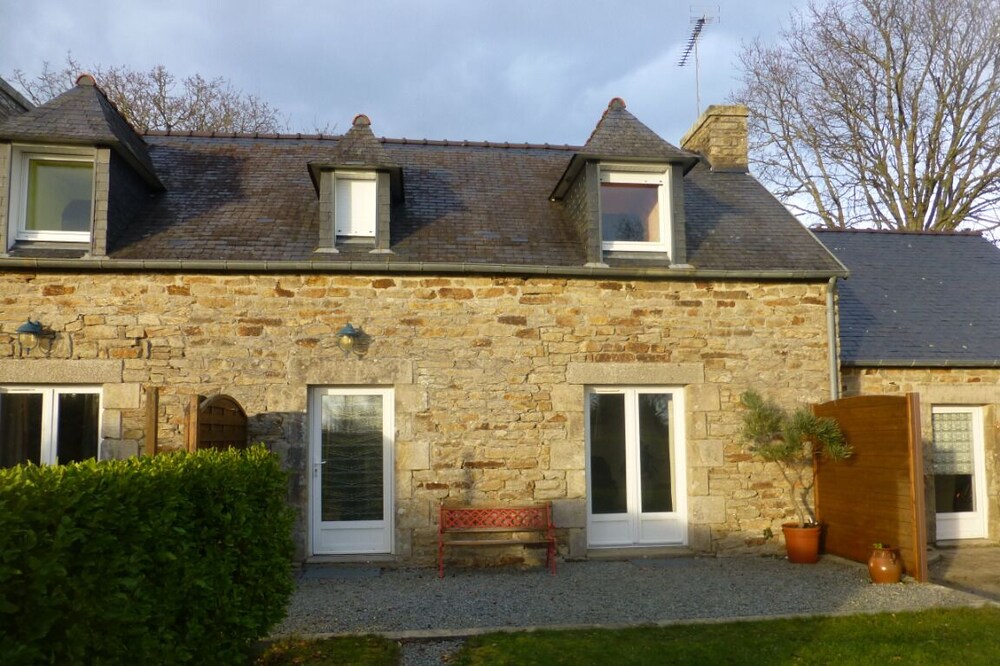 Charming stone cottage in Fouesnant