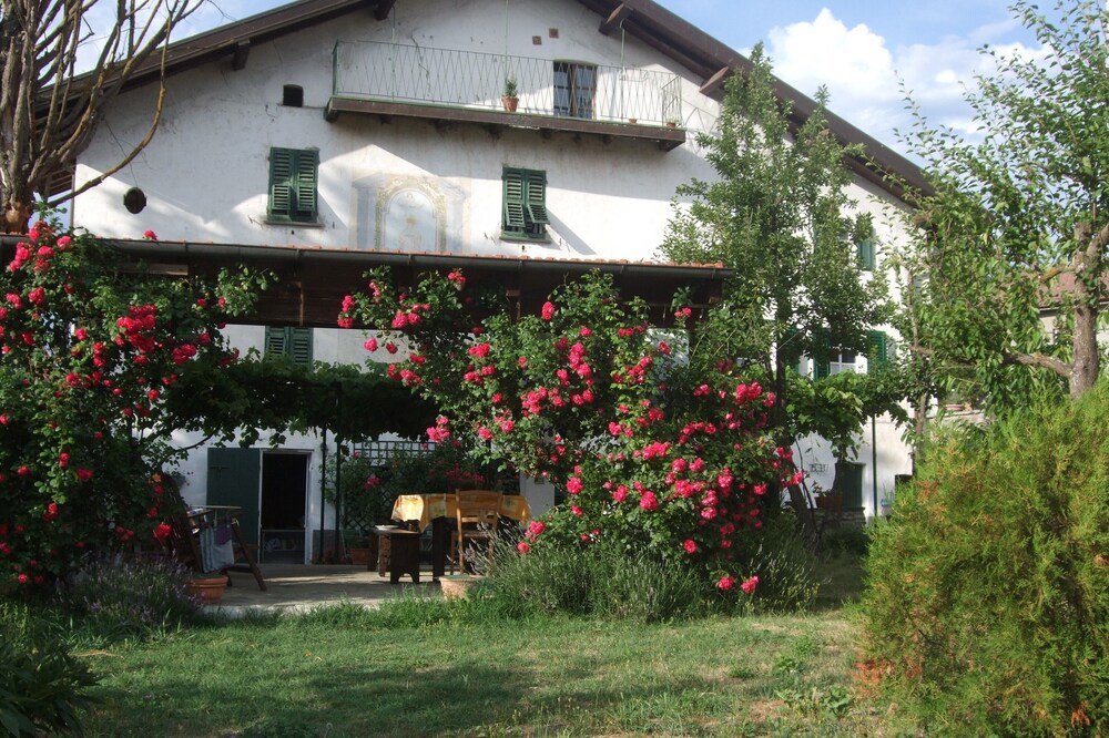 Romantic apartment for two in old house in Liguria