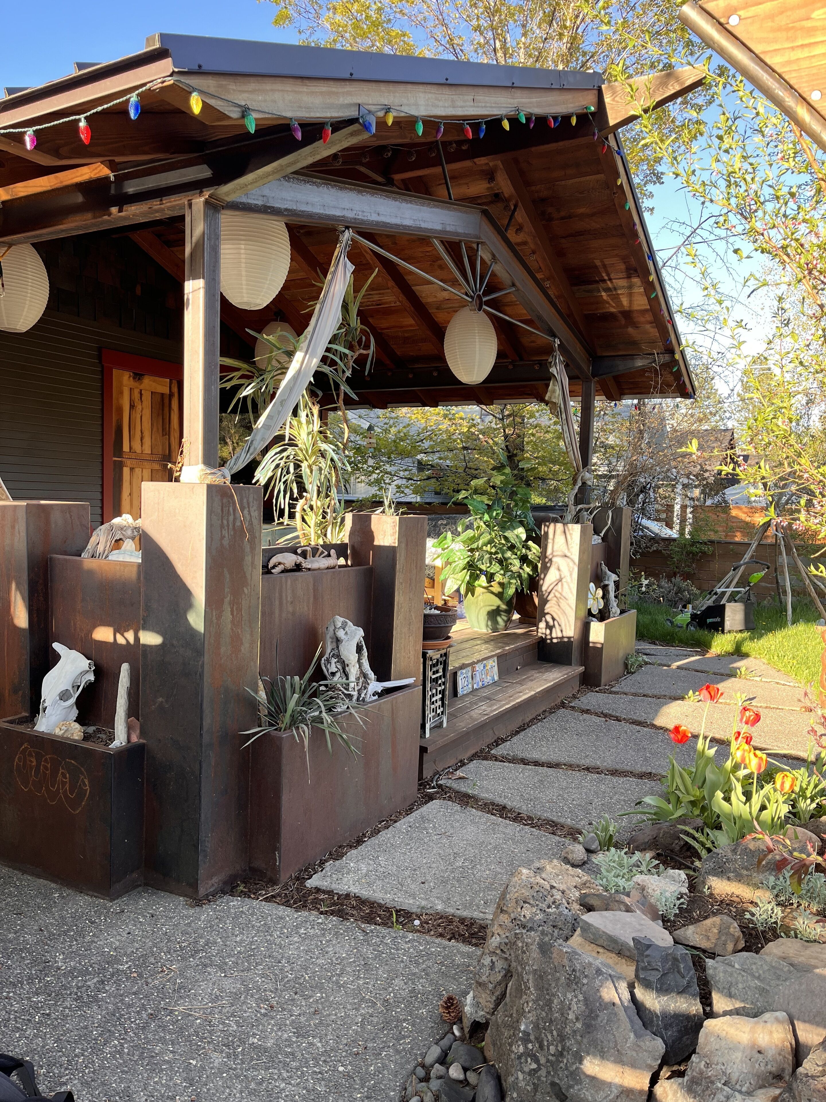 NW Westside Custom Craftsman Home-river, pubs, hot tub!