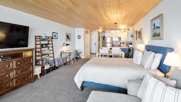 1 slaapkamer, een strijkplank/strijkijzer, wifi, beddengoed