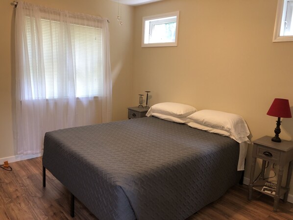 1 bedroom, iron/ironing board, WiFi, bed sheets - LEEDS A GREAT ESCAPE (Leeds)