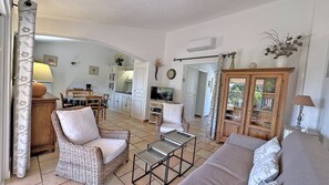 Unclassified image, 2 of 13, button