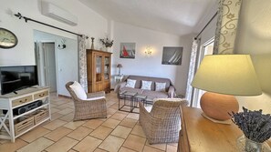 Unclassified image, 4 of 13, button