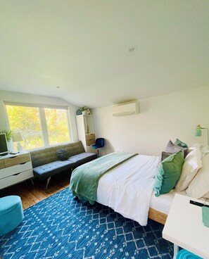 3 bedrooms, iron/ironing board, travel crib, free WiFi - Central Private Bridgehampton home  (Sag Harbor)